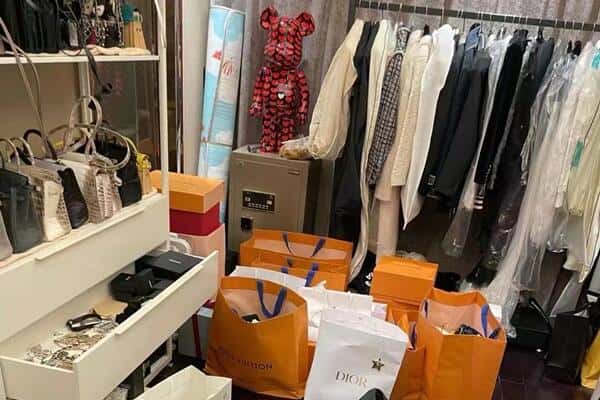 延边回收一线品牌衣服.jpg